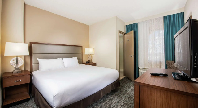 DoubleTree by Hilton Hotel West Palm Beach Airport