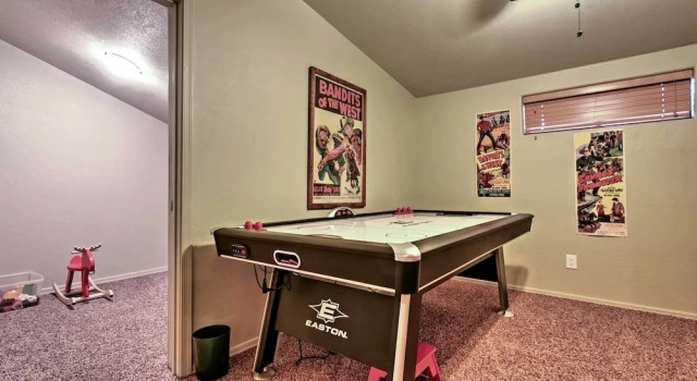 Коттедж Mountain Cabin Retreat w/ Game Room, Patio & Views