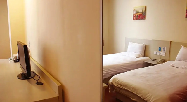 Семейный номер Standard Hanting Hotel Shanghai Shangnan Metro Station
