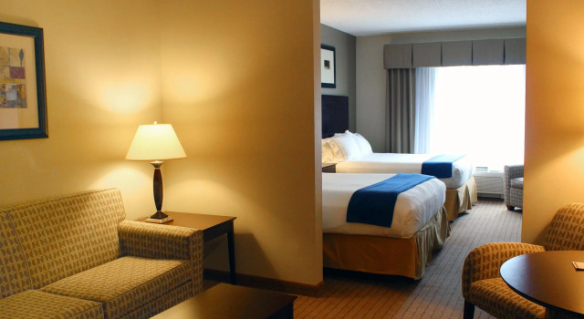 Четырёхместный люкс Holiday Inn Express & Suites Malone by IHG