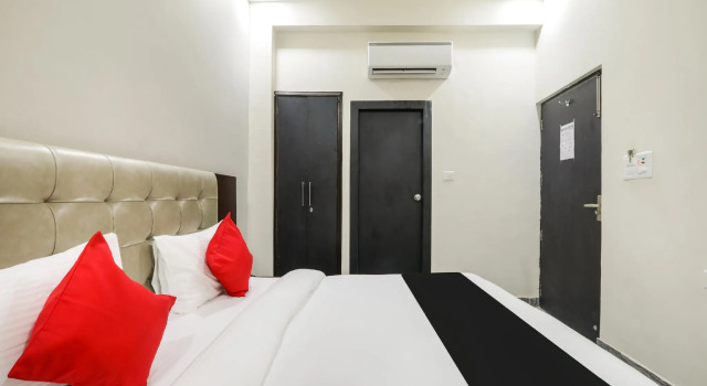Collection O 72303 Hotel Hira Panna