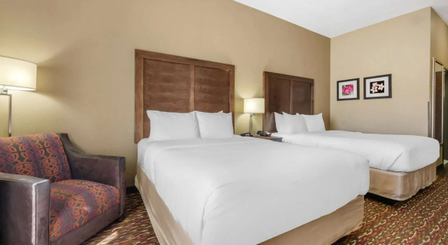 Четырёхместный номер Standard Comfort Inn & Suites Artesia