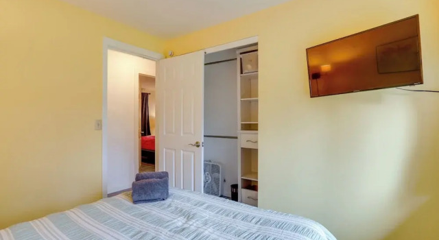 Pet-friendly Sammamish Home w/ Deck ~ 3 Mi to Lake, Rezerwuj Dom wakacyjny Sammamish Waszyngton
