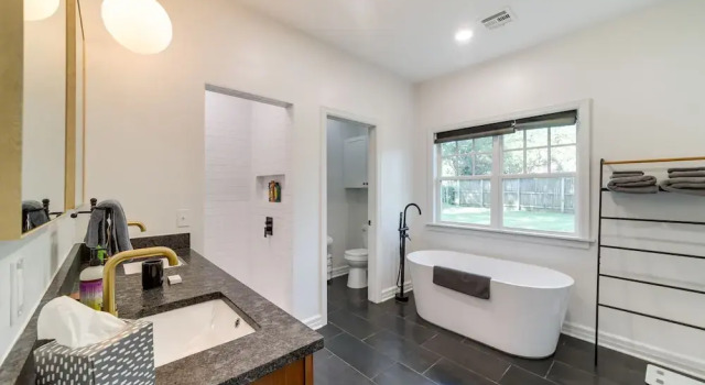 Коттедж Central Tulsa Cottage w/ Yard ~ 3 Mi to Downtown!