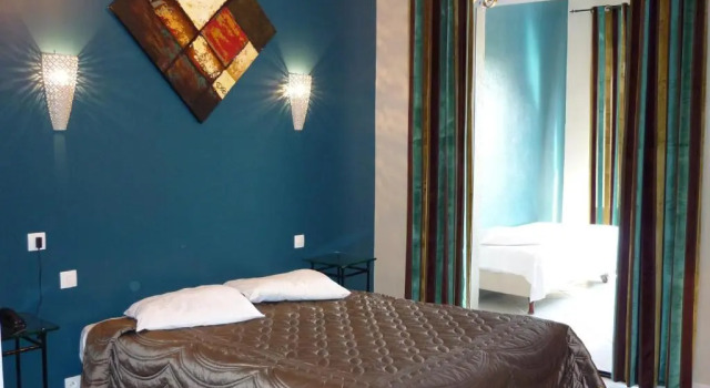 Четырёхместный номер Standard Adonis Sanary Grand Hôtel des Bains