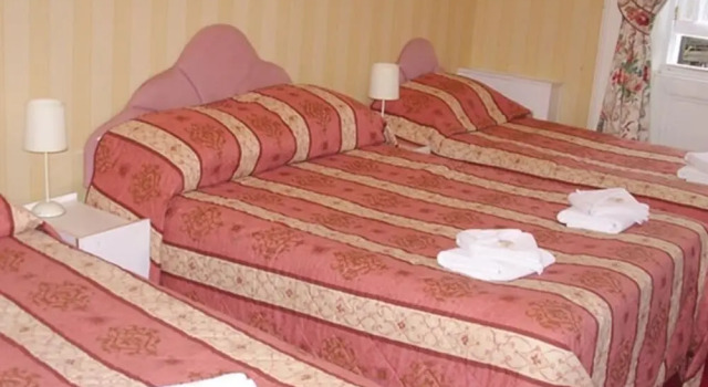 Четырёхместный номер Standard Menzies Guest House