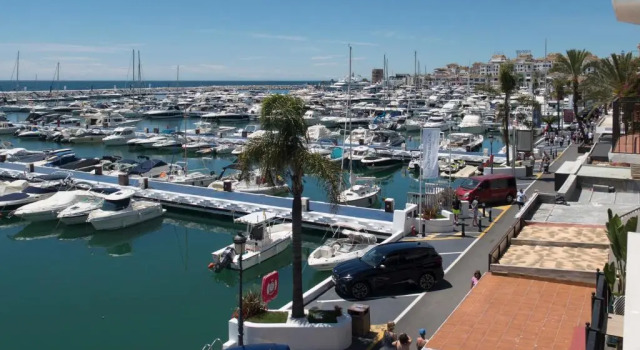 Апартаменты First Line Duplex Puerto Banus Sleeps 8 People