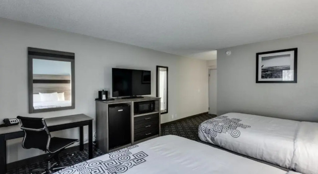 Четырёхместный номер Standard Days Inn & Suites by Wyndham Spokane