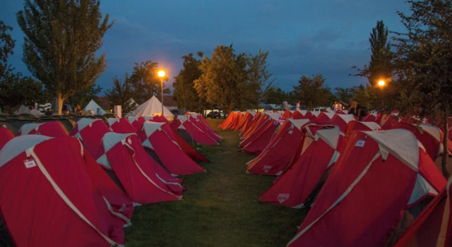 Stoke Travel's Amsterdam Camping, Prenota Campeggio Campeggi e glamping a Rotterdam, Campeggio