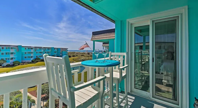 Walk to Beach: Ocean-view Atlantic Beach Condo!, Забронировать Апартаменты/квартира Атлантик-Бич Северная Каролина