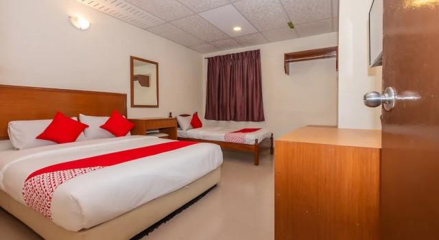 Люкс Superior OYO 90893 Hotel 68 Kampung Lapan