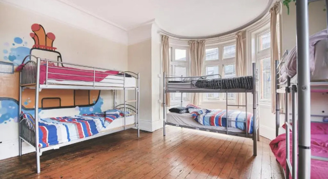 Кровать в общем номере Hootananny Hostel