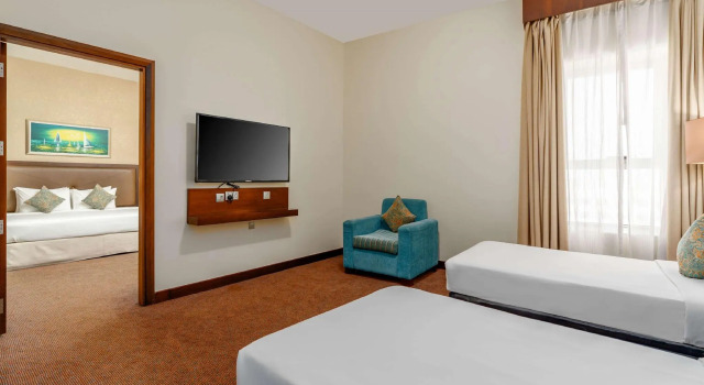 Двухместный семейный люкс Ramada by Wyndham Dubai Deira