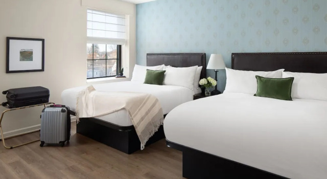 Четырёхместный номер Standard Landmark Inn