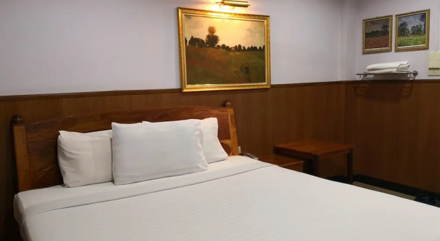 Двухместный номер Standard с балконом Phadaeng Hotel