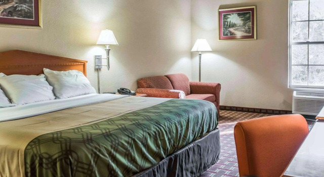 Econo Lodge Tallahassee Downtown - University, Забронировать Мини-отель Отели Таллахасси с парковкой, рядом с Парк Каскейдс, Парковка