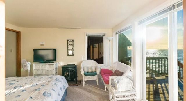 Whale Pointe 2 Br cottage by RedAwning, Prenota Casa vacanze Otter Rock 