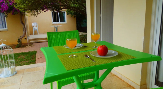Двухместная студия с видом на сад Light & Blue Gardens Apartments