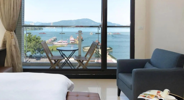 Четырёхместный номер Standard с видом на озеро Hu Yue Lakeview Hotel