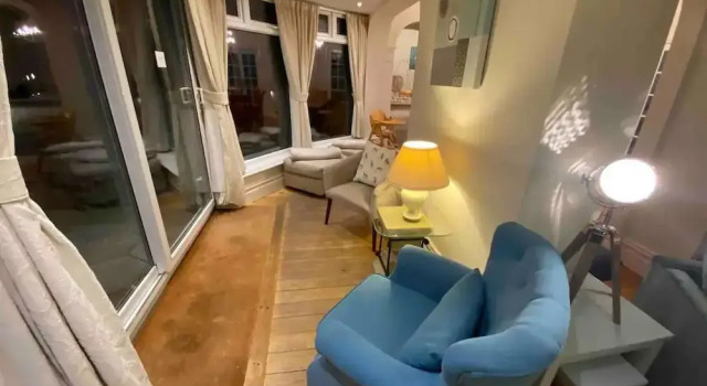 4 Bed House-sleeps 8-pets-parking-marinaseaview