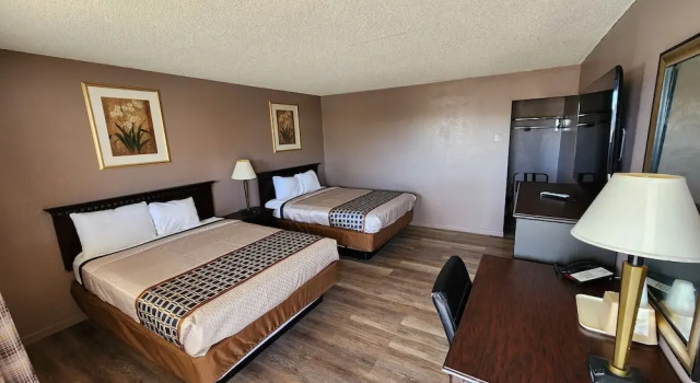 Четырёхместный номер Economy Satellite Inn