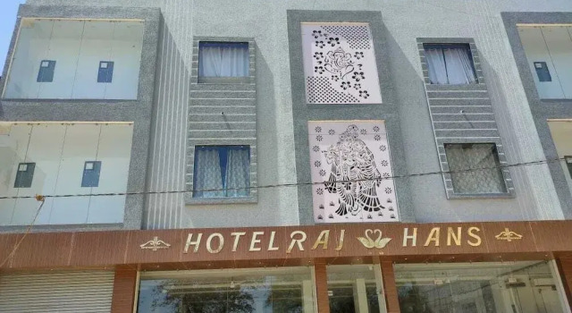 Hotel Rajhans, Rezerwuj Hotel Hotele w Sikar z parkingiem, Parking
