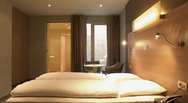 Четырёхместный номер Standard с балконом Hotel Melinda