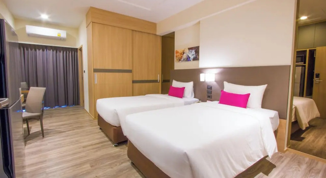 Двухместная студия с балконом Pacific Park Hotel