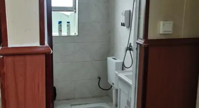 Кровать в общем номере jungang Hotel