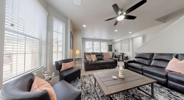 Breakfast At Tiffanys At The Casitas 3 Bedroom Apts by RedAwning, Varaa Huoneisto Washington 