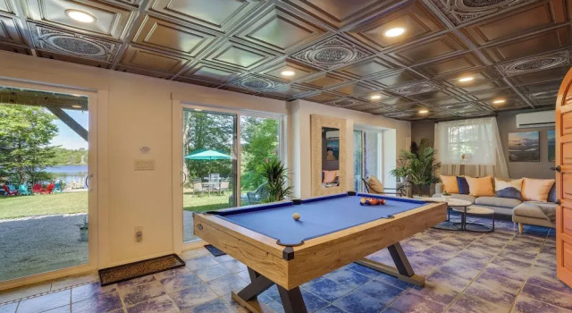 Коттедж Luxe Lake House w/ Private Beach in Pocono Summit