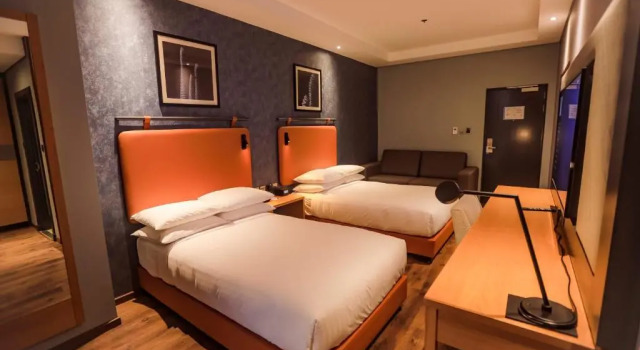 Четырёхместный номер Standard с видом на внутреннюю территорию Four Points by Sheraton Kigali