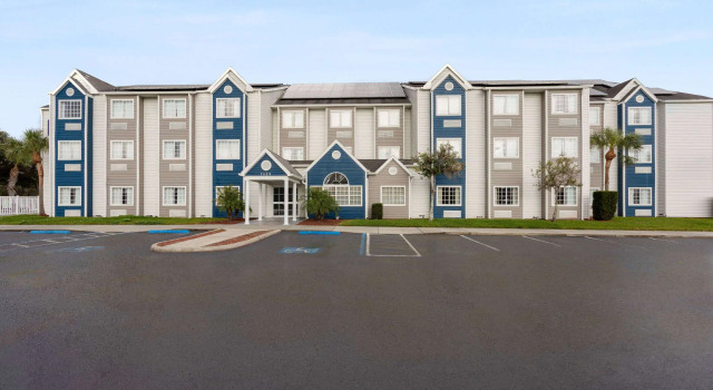Microtel Inn and Suites - Zephyrhills, Boek Hotel Hotels in Zephyrhills met parkeren, Parkeren