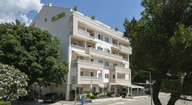 Aparthotel Flora, Забронировать Отель Отели Тучепи 4 звезды, 4*