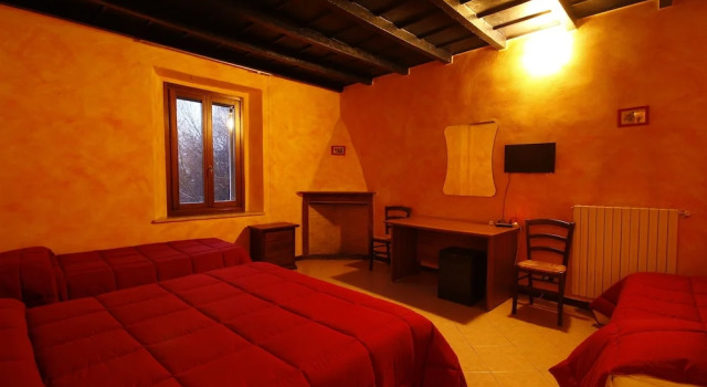 Трёхместный номер Standard с балконом Hotel Duca di Tromello