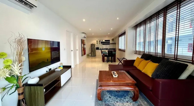 B6 - 1 Bdr Modern Condo With Balcony and Pool, Karon