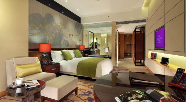 Номер Premium Crowne Plaza Chengdu West by IHG