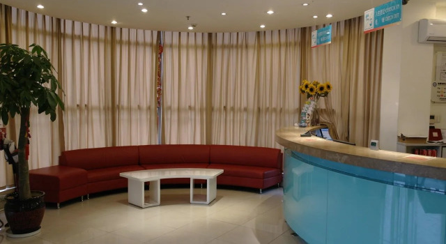 Ji Hotel Shanghai Expo Sanlin Road, Book Hotel Pudong Shanghai, nær Pusan Road Station