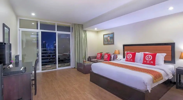 Двухместный номер Deluxe с балконом Town View Hotel Khan Daun Penh