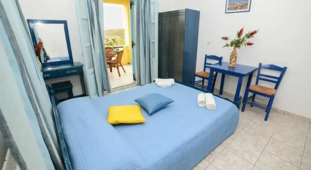 Четырёхместный номер Classic с балконом и с видом на море Hotel Dina - Ξενοδοχείο Ντινα