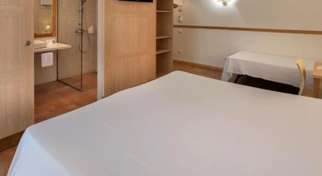 Трёхместный номер Standard Vilar Rural d'Arnes by Serhs Hotels