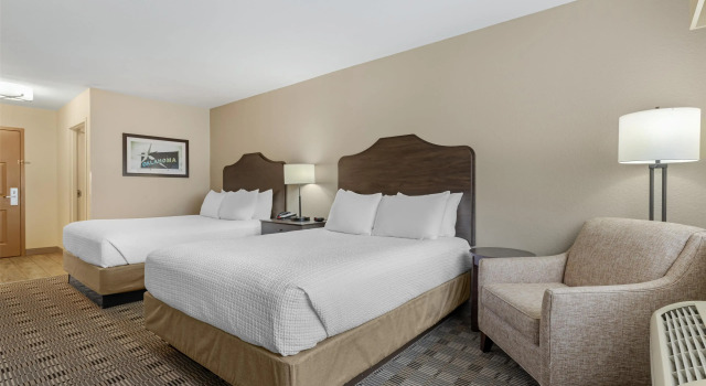 Четырёхместный номер Standard Best Western TimberRidge Inn