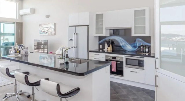 Luxury 3Br, 1.5 Bath Penthouse With Fabulous Views, Rezerwuj Hotel Auckland 