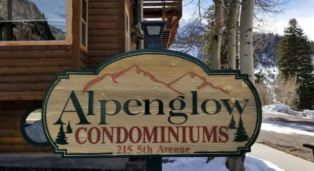 Alpenglow Vacation Rentals, Забронировать Отель Отели Орей с парковкой, рядом с Bear Creek National Recreation Trail, Парковка