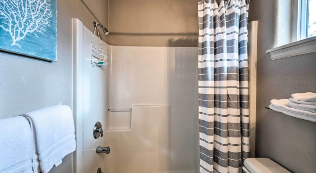 Апартаменты c 1 комнатой Apartment w/ Patio & Grill Access ~ 1/2 Mi to Bay!