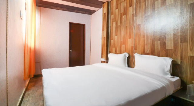 Spot On 60106 Taj Tourist Home, Varaa Hotelli Thrissur New Delhi