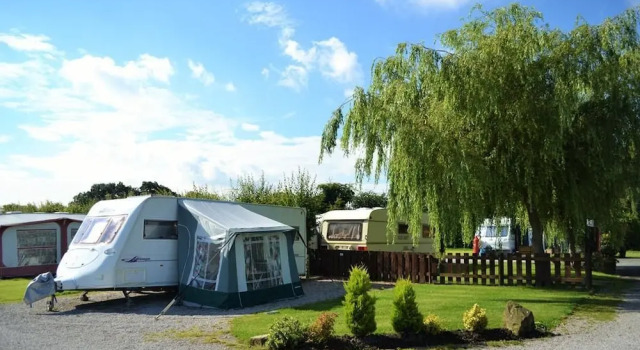 Капсула Royal Umpire Caravan Park