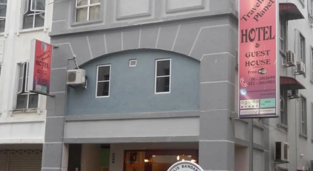 Кровать в общем номере Travellers Planet Hotel & Guest House