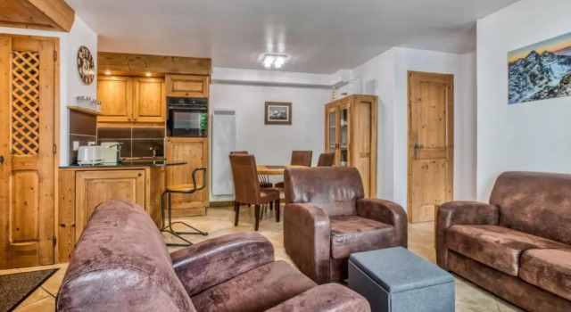 Апартаменты Villa Vallet- Newly renovated 2 bedroom nestled just off the main street