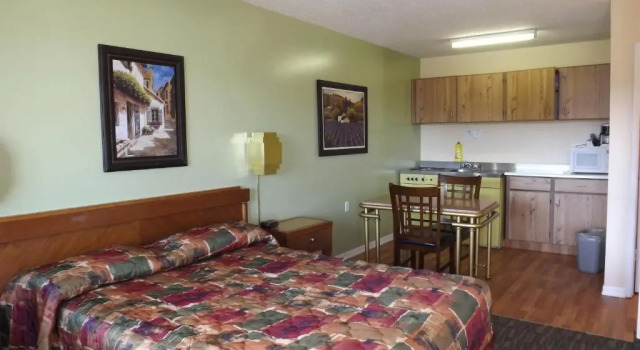 Студия Canadas Best Value Inn Whitecourt